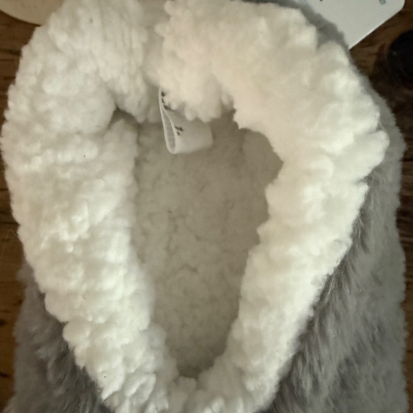 NWT Bunny plush ballerina slippers. Non slip M/L 8-9 - Picture 4 of 6